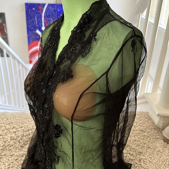 Black see-through with lace embroidery in the middle long-sleeved blouse - Picture 4 of 10